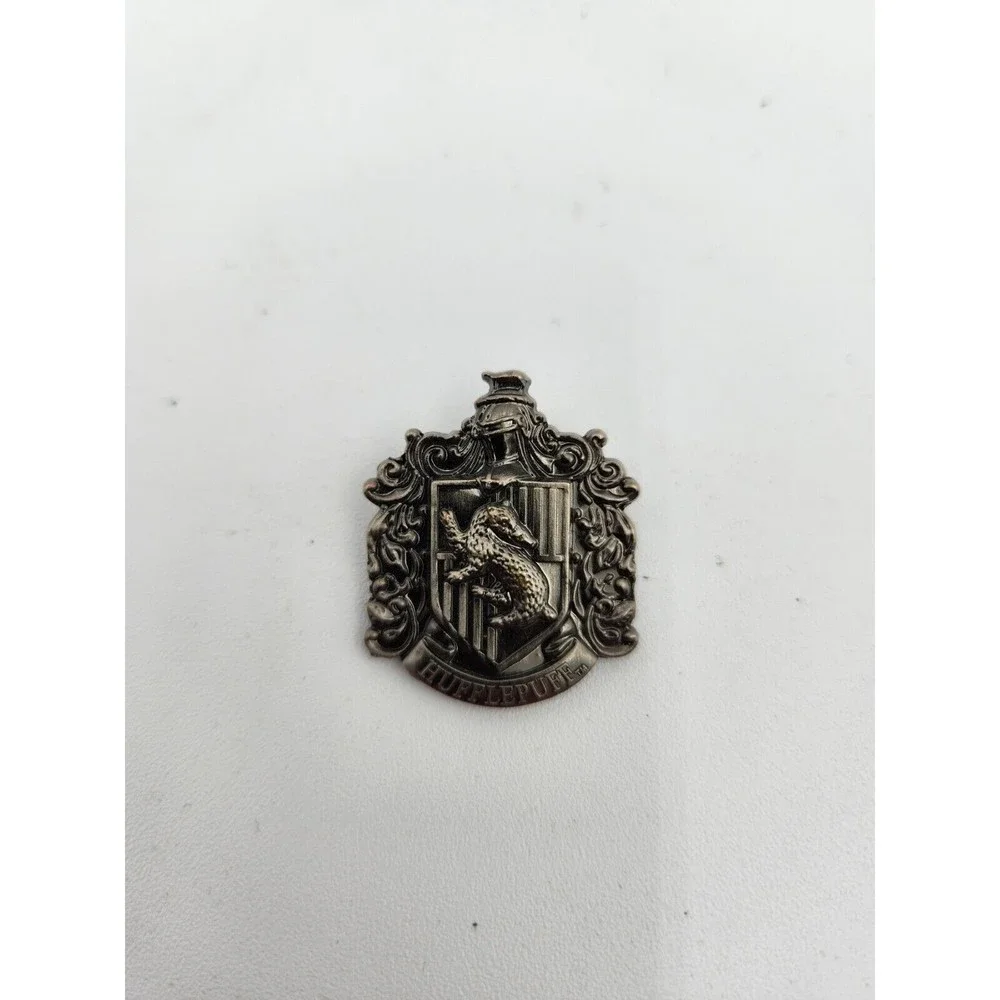 Harry Potter Wizarding World‎ Hufflepuff Crest Pin silver color Brooch Pin